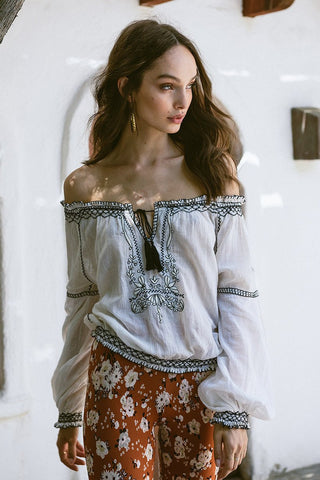 Folklore Peasant Top